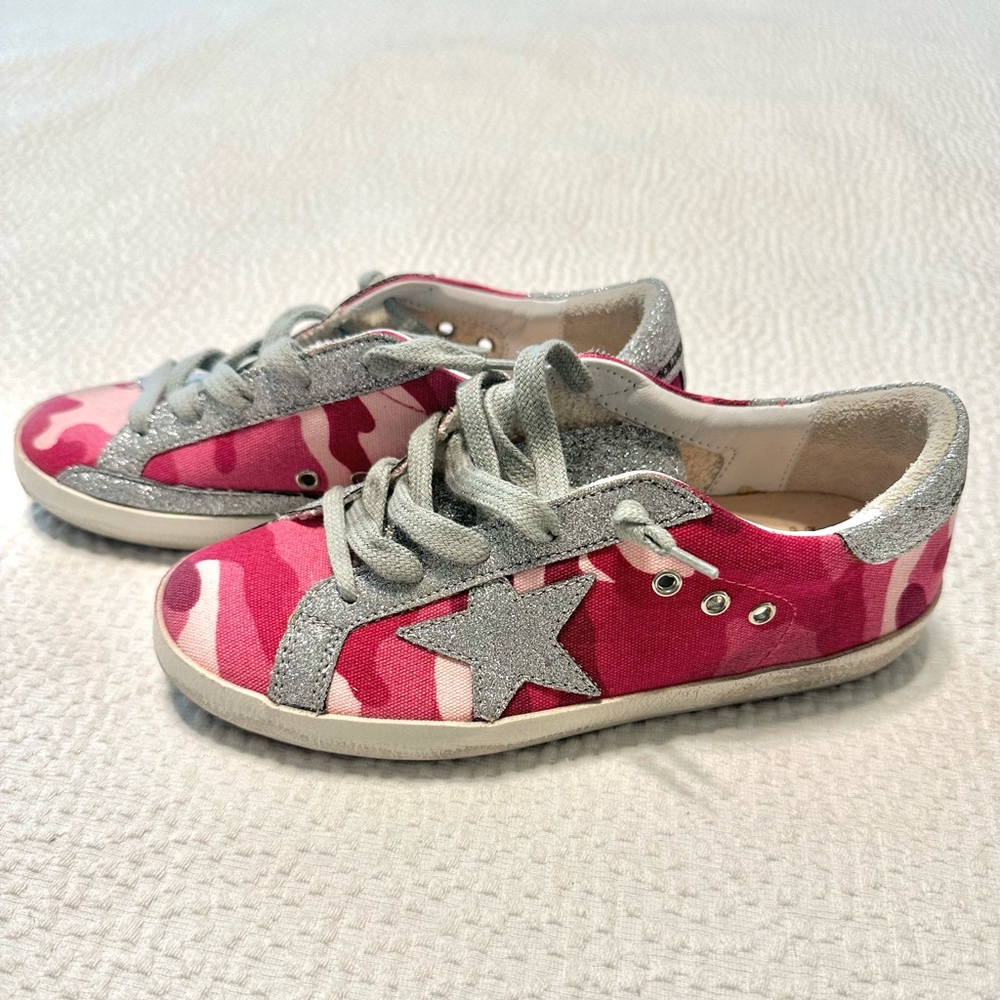 GIRLS GOLDEN GOOSE SNEAKERS.
